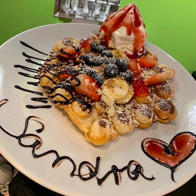 Bubble-Waffel mit Erdbeersosse Creffels Weiden