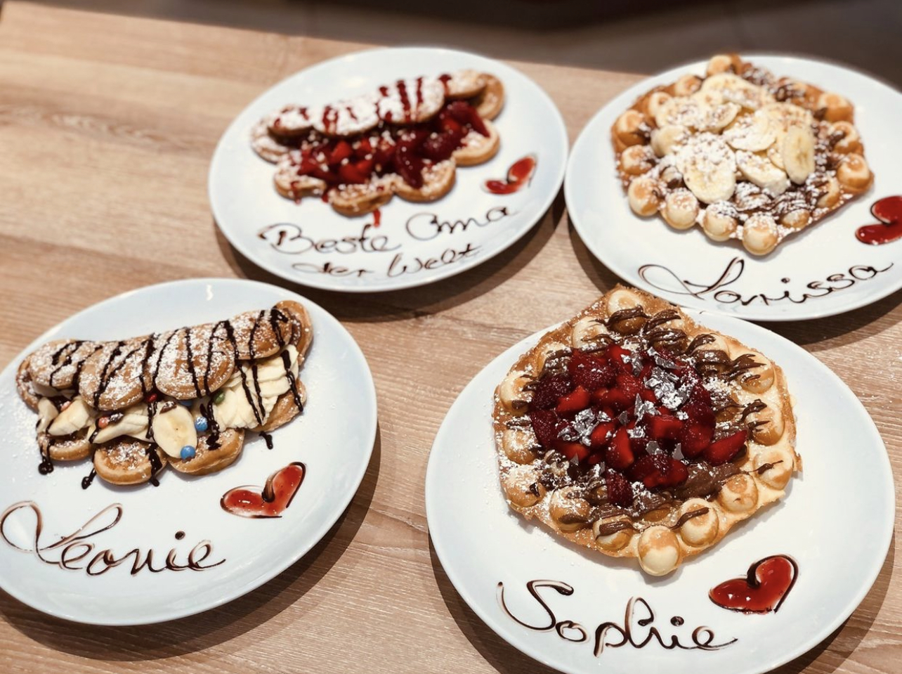 Bubble-Waffel mit Erdbeersosse Creffels Weiden