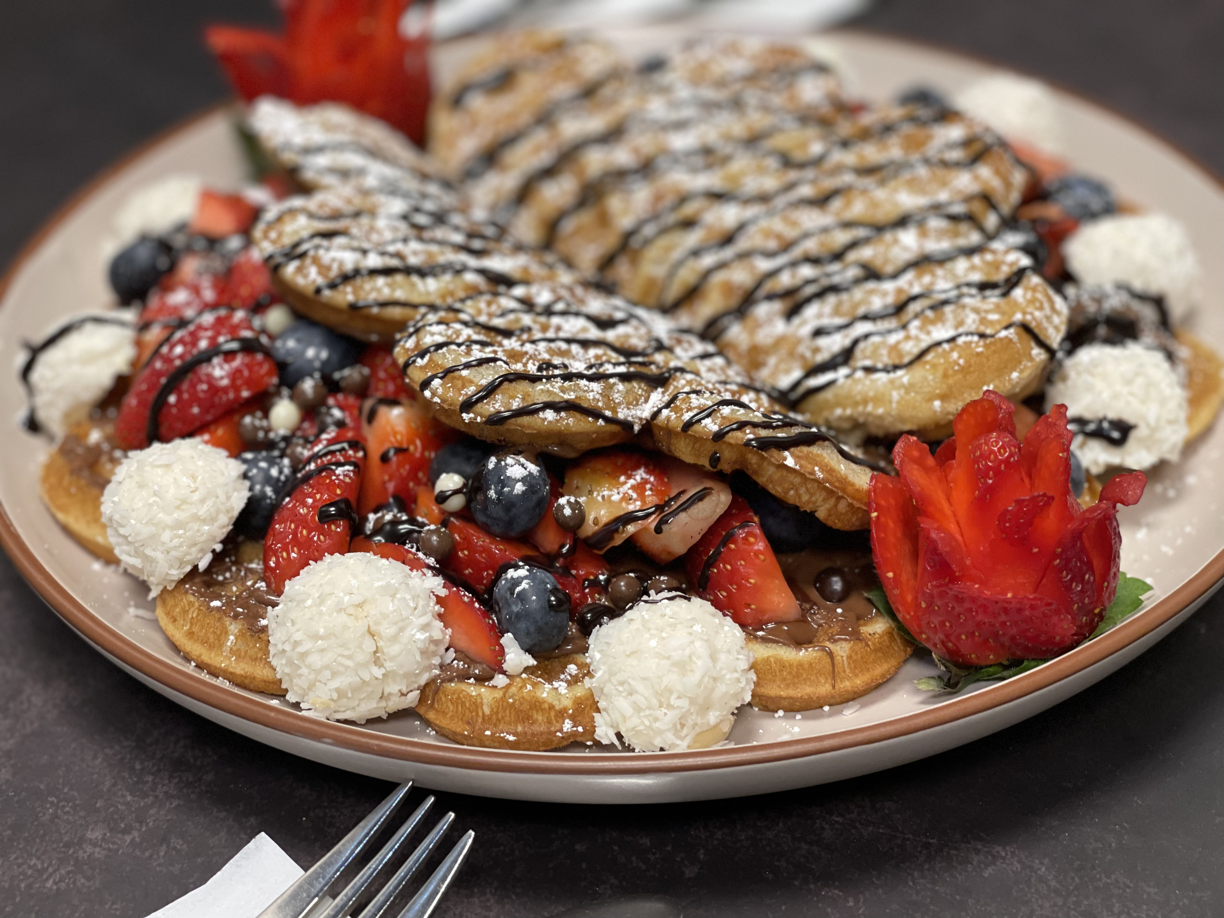 Bubble-Waffel mit Erdbeersosse Creffels Weiden